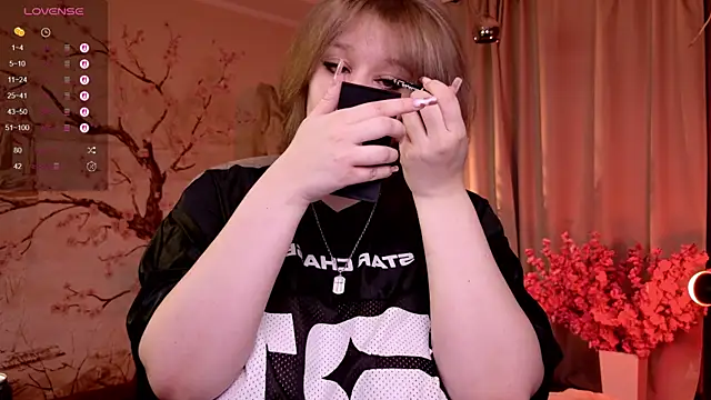 Snapshot of Morvelyn chatting on November 26, 2025, 2:51 pm Morvelyn online show from November 26, 2025, 2:51 pm