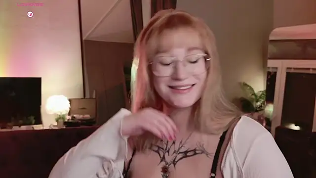 Snapshot of Morvelyn chatting on July 11, 2026, 9:27 pm Morvelyn online show from July 11, 2026, 9:27 pm