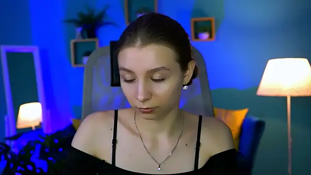 Snapshot of JulieDaniel chatting on October 24, 2025, 4:20 am JulieDaniel online show from October 24, 2025, 4:20 am