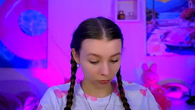 Snapshot of JulieDaniel chatting on October 26, 2025, 4:29 am JulieDaniel online show from October 26, 2025, 4:29 am