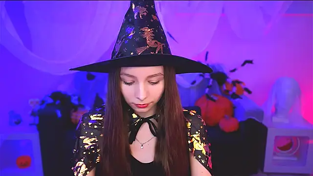 Snapshot of JulieDaniel chatting on October 27, 2025, 5:11 am JulieDaniel online show from October 27, 2025, 5:11 am