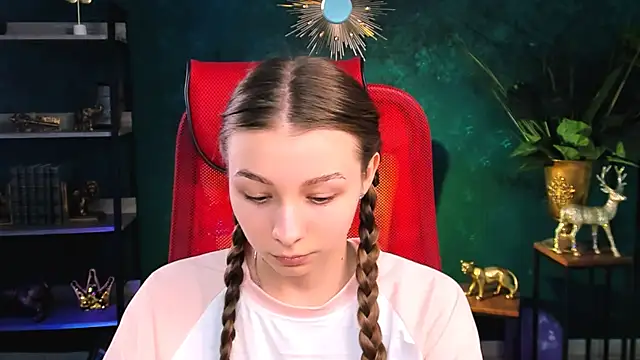 Snapshot of JulieDaniel chatting on November 10, 2025, 8:24 am JulieDaniel online show from November 10, 2025, 8:24 am