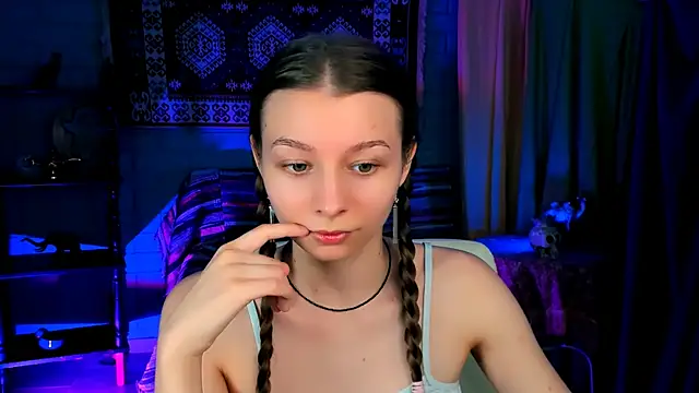 Snapshot of JulieDaniel chatting on November 17, 2025, 4:18 am JulieDaniel online show from November 17, 2025, 4:18 am