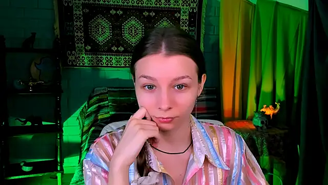 Snapshot of JulieDaniel chatting on November 18, 2025, 4:17 am JulieDaniel online show from November 18, 2025, 4:17 am