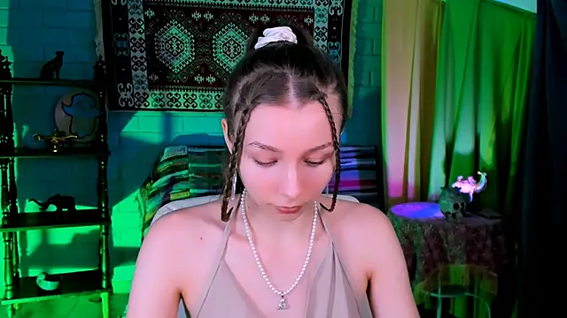 Snapshot of JulieDaniel chatting on November 19, 2025, 8:14 am JulieDaniel online show from November 19, 2025, 8:14 am