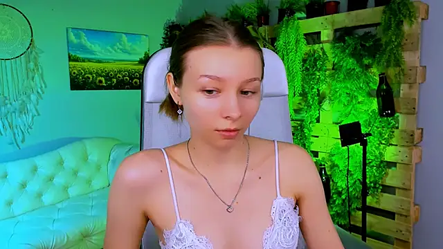 Snapshot of JulieDaniel chatting on November 25, 2025, 8:25 am JulieDaniel online show from November 25, 2025, 8:25 am