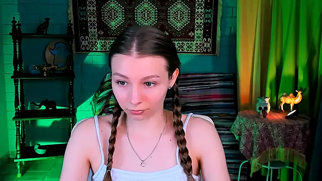 Snapshot of JulieDaniel chatting on December 2, 2025, 4:18 am JulieDaniel online show from December 2, 2025, 4:18 am