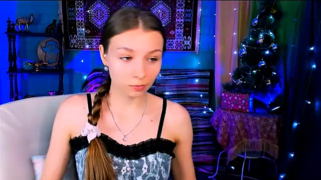 Snapshot of JulieDaniel chatting on December 19, 2025, 4:19 am JulieDaniel online show from December 19, 2025, 4:19 am
