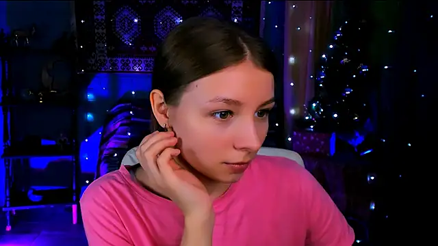 Snapshot of JulieDaniel chatting on December 23, 2025, 8:23 am JulieDaniel online show from December 23, 2025, 8:23 am