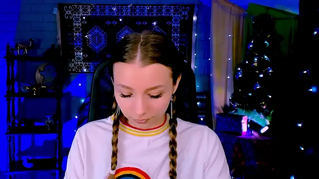 Snapshot of JulieDaniel chatting on January 14, 2026, 8:20 am JulieDaniel online show from January 14, 2026, 8:20 am