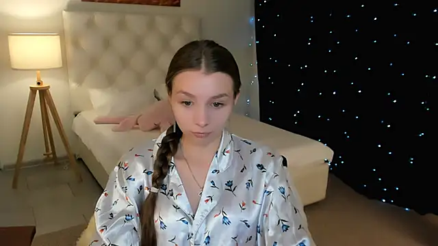 Snapshot of JulieDaniel chatting on February 17, 2026, 8:11 am JulieDaniel online show from February 17, 2026, 8:11 am