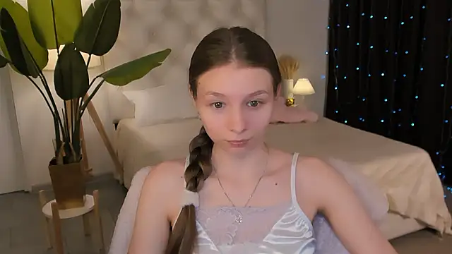 Snapshot of JulieDaniel chatting on March 3, 2026, 5:02 am JulieDaniel online show from March 3, 2026, 5:02 am