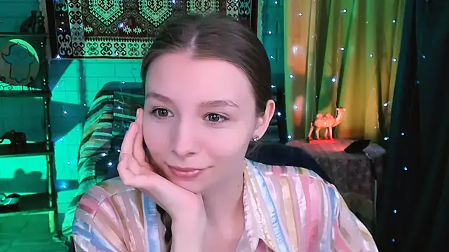 Snapshot of JulieDaniel chatting on April 3, 2026, 4:21 am JulieDaniel online show from April 3, 2026, 4:21 am