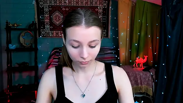 Snapshot of JulieDaniel chatting on April 8, 2026, 4:23 am JulieDaniel online show from April 8, 2026, 4:23 am