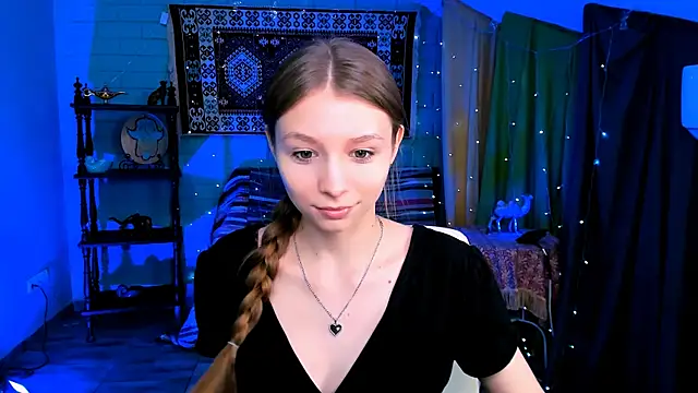 Snapshot of JulieDaniel chatting on April 13, 2026, 8:09 am JulieDaniel online show from April 13, 2026, 8:09 am