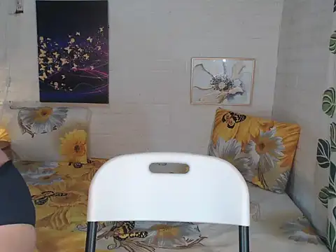 Snapshot of aneredfox chatting on September 10, 2025, 12:38 pm aneredfox online show from September 10, 2025, 12:38 pm