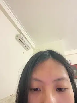 Lil-Gi online show from November 18, 2025, 5:39 pm