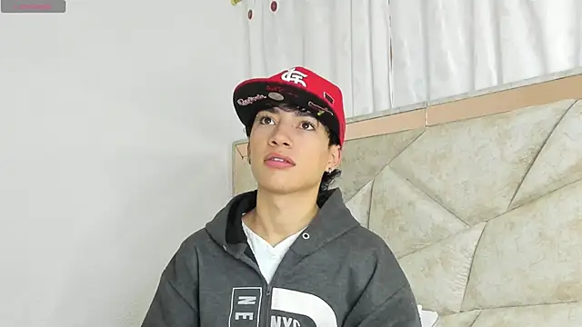 Snapshot of Thiago_Divine_ chatting on September 17, 2025, 1:13 pm Thiago Divine online show from September 17, 2025, 1:13 pm