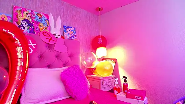 laurenelove online show from February 13, 2026, 3:46 am