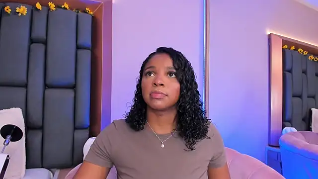 LisaMendez online show from November 28, 2025, 11:40 pm