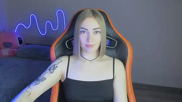 LaraKrein lk online show from November 17, 2025, 3:51 pm