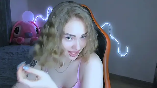 LaraKrein lk online show from February 13, 2026, 3:19 pm