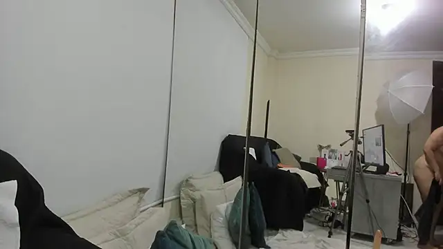 Snapshot of kiraGeiner chatting on November 16, 2025, 1:28 pm kiraGeiner online show from November 16, 2025, 1:28 pm