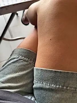 sharon-Hanna online show from November 23, 2025, 1:27 am