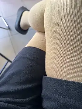 sharon-Hanna online show from December 14, 2025, 1:44 am