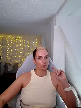 SexyJulia21 online show from March 7, 2025, 9:40 am