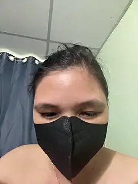 Nanaly99 online show from November 18, 2025, 3:16 pm