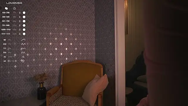 Moon cutie online show from March 13, 2026, 4:02 pm