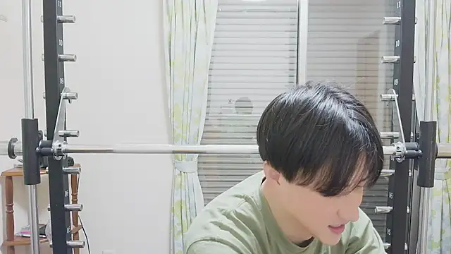 Snapshot of oyu_kun chatting on February 8, 2026, 9:56 am oyu kun online show from February 8, 2026, 9:56 am