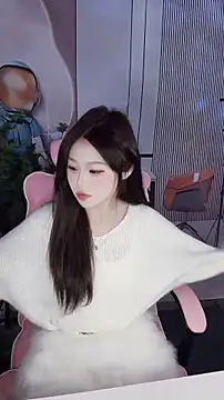 CAICAI BABY online show from November 26, 2025, 6:36 am