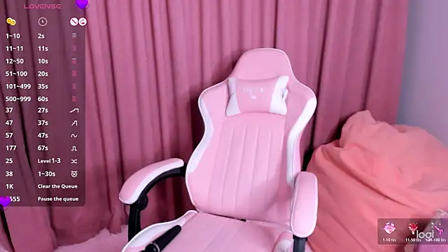 Momo Ayase  online show from December 1, 2025, 2:11 pm