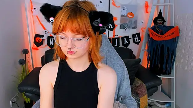 Snapshot of sweet_mika18 chatting on October 17, 2025, 7:38 pm sweet mika18 online show from October 17, 2025, 7:38 pm