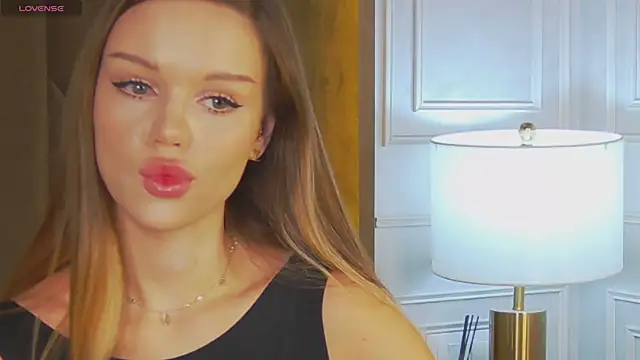 MarilynNova online show from November 7, 2025, 4:34 am