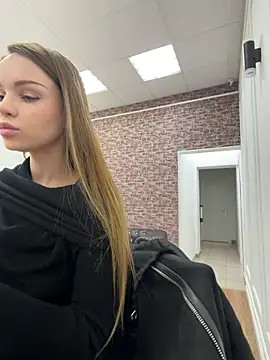 MarilynNova online show from February 4, 2026, 5:02 am