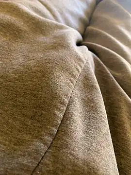 MuzzyFacing online show from November 24, 2025, 9:09 am