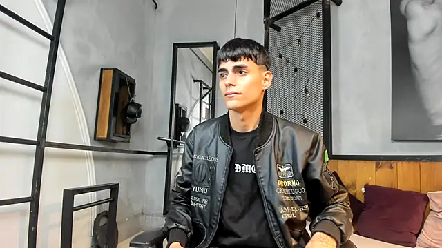 Snapshot of Dani_mc1 chatting on November 7, 2025, 11:43 am Dani mc1 online show from November 7, 2025, 11:43 am