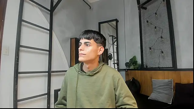 Snapshot of Dani_mc1 chatting on November 12, 2025, 11:32 am Dani mc1 online show from November 12, 2025, 11:32 am