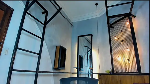 Snapshot of Dani_mc1 chatting on November 24, 2025, 11:32 am Dani mc1 online show from November 24, 2025, 11:32 am