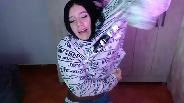 Velvet 28 online show from November 16, 2025, 2:06 am