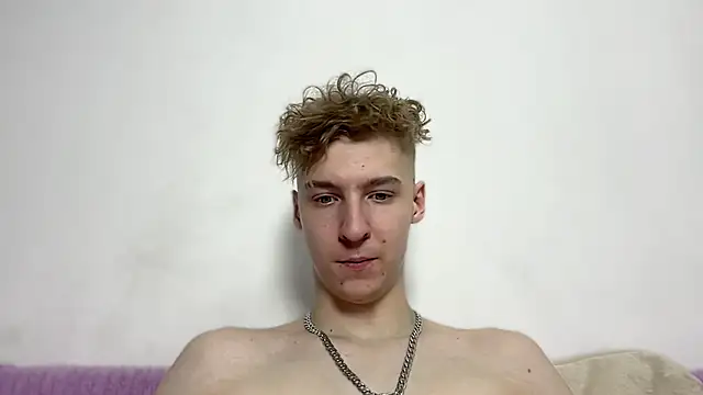 Snapshot of MrSexyCum4U chatting on February 12, 2026, 10:05 pm MrSexyCum4U online show from February 12, 2026, 10:05 pm