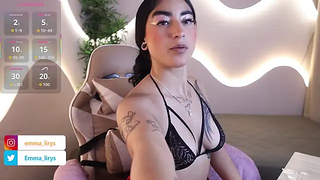 Snapshot of Emma_and_Issac chatting on November 12, 2025, 4:57 am Emma and Issac online show from November 12, 2025, 4:57 am