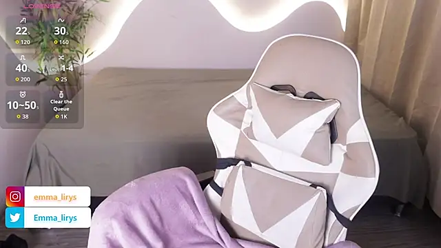 Snapshot of Emma_and_Issac chatting on November 21, 2025, 4:55 am Emma and Issac online show from November 21, 2025, 4:55 am