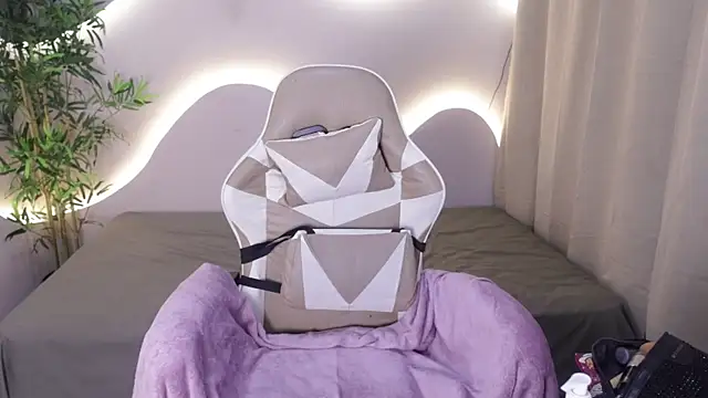 Snapshot of Emma_and_Issac chatting on November 27, 2025, 4:14 am Emma and Issac online show from November 27, 2025, 4:14 am