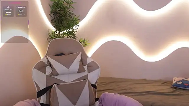 Snapshot of Emma_and_Issac chatting on December 15, 2025, 5:12 am Emma and Issac online show from December 15, 2025, 5:12 am