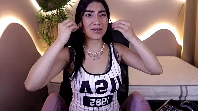 Emma and Issac online show from January 7, 2026, 4:37 am