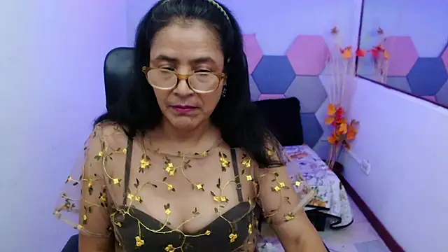 Snapshot of AmandaPeet chatting on September 17, 2025, 7:59 pm AmandaPeet online show from September 17, 2025, 7:59 pm